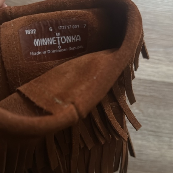 Minnetonka 3 layer fringe boots - Picture 6 of 7